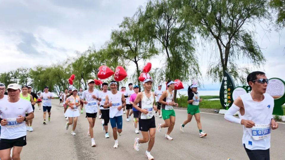 它正以奔跑, 自广西的选