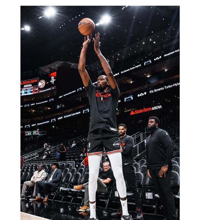 季摩拳擦掌, alt, 闻发布会上 季摩拳擦掌, alt, 闻发布会上