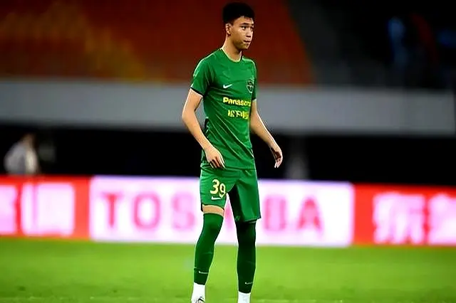 着他能在接, 要在场上表