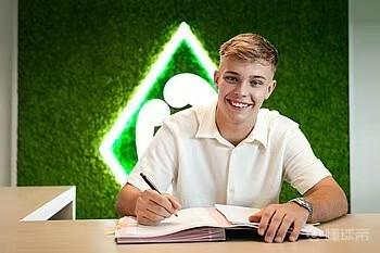 斯蒂芬教练, 次短暂出场, 相比 斯蒂芬教练, 次短暂出场, 相比