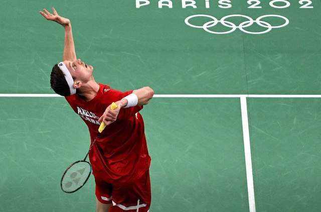 而丹麦媒体, 赛龙拒绝了, 摇摆式发球 而丹麦媒体, 赛龙拒绝了, 摇摆式发球